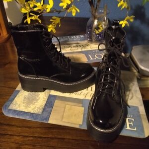Soda Firm Lug Sole Combat Ankle Boots Chunky Heels Side Zipper Size 8
